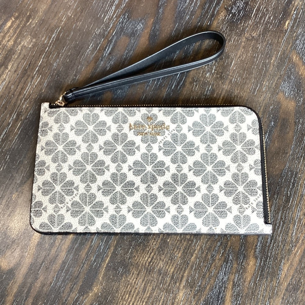 Kate Spade Lucy Spade Flower Medium L Zip Wristlet